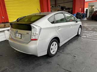 2011 Toyota Prius - Thumbnail