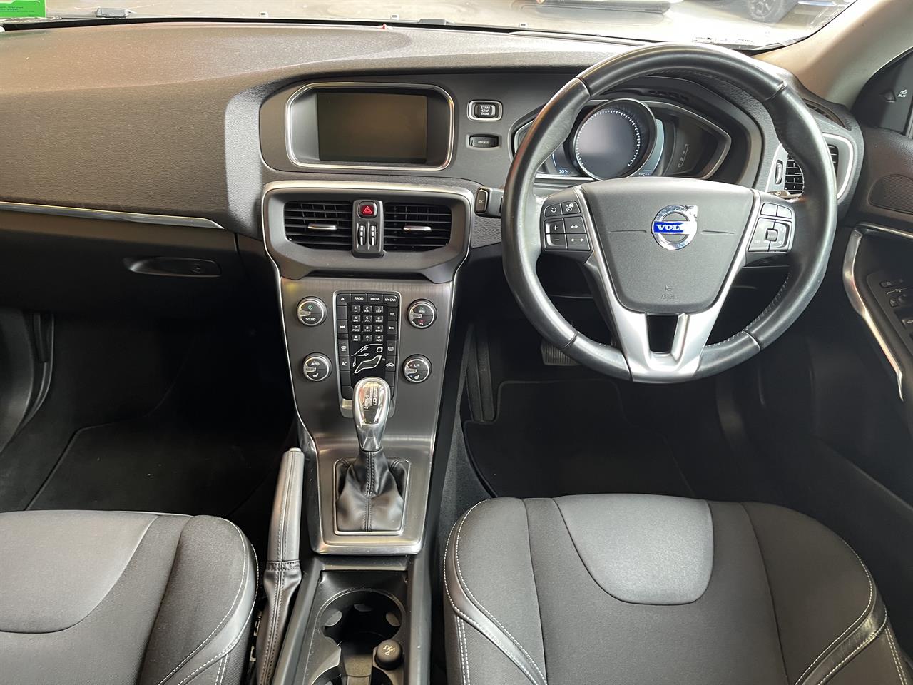 2013 Volvo v40