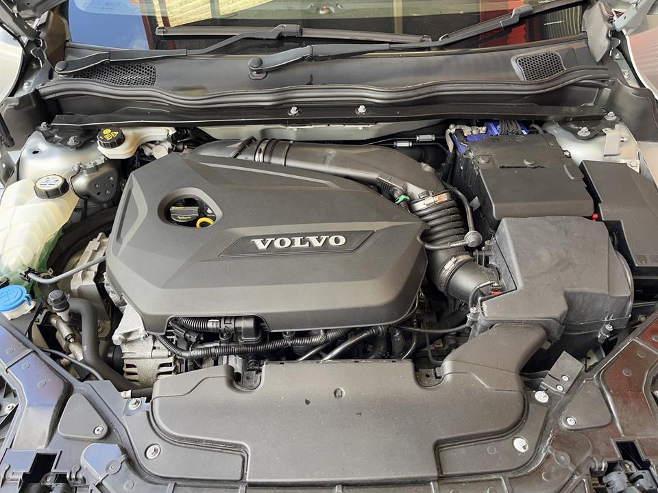 2013 Volvo v40