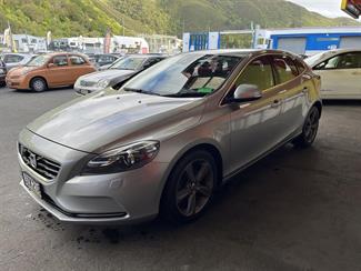 2013 Volvo v40 - Thumbnail