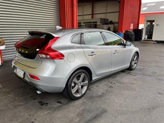 2013 Volvo v40 - Thumbnail