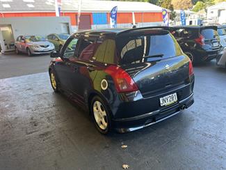 2005 Suzuki Swift - Thumbnail