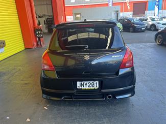 2005 Suzuki Swift - Thumbnail