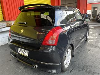2005 Suzuki Swift - Thumbnail