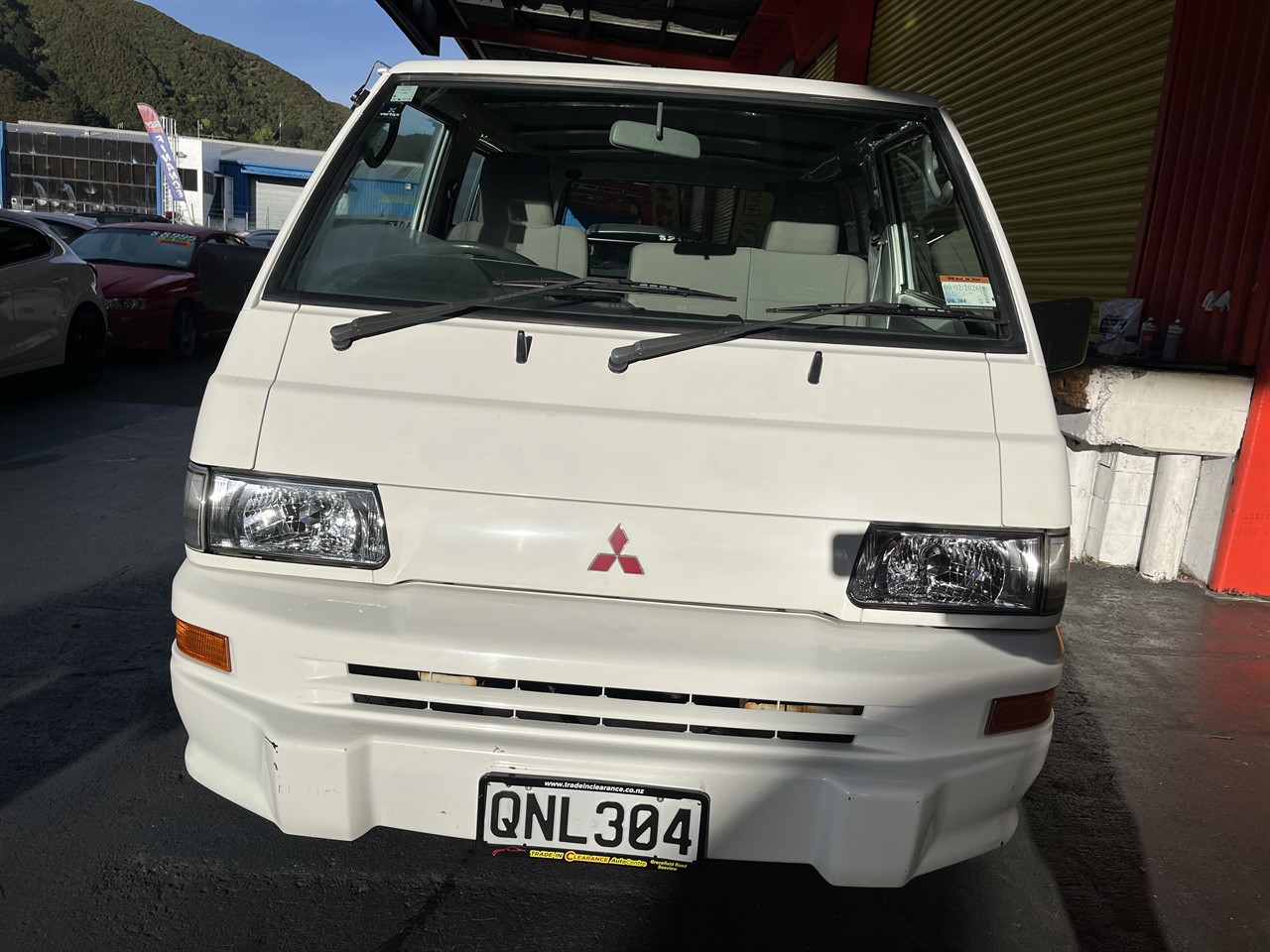 2015 Mitsubishi l300