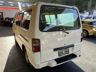2015 Mitsubishi l300 - Thumbnail