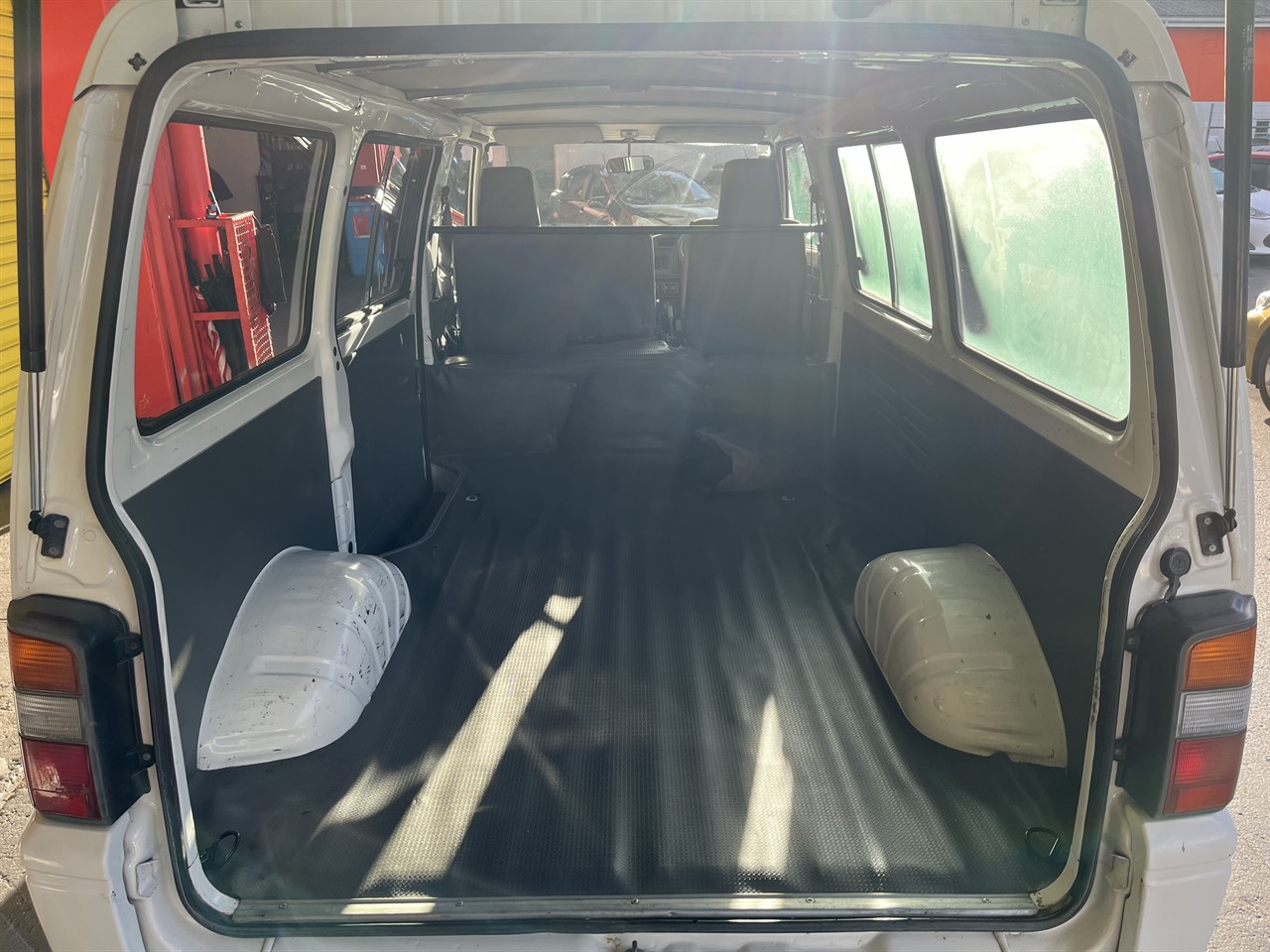 2015 Mitsubishi l300