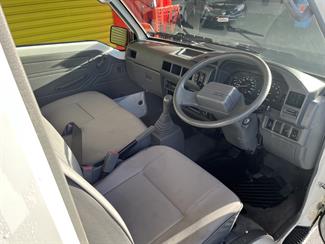 2015 Mitsubishi l300 - Thumbnail