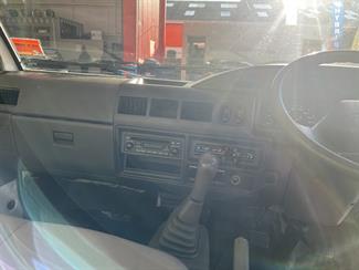 2015 Mitsubishi l300 - Thumbnail