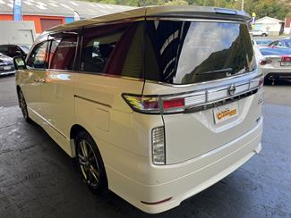 2012 Nissan ELGRAND - Thumbnail