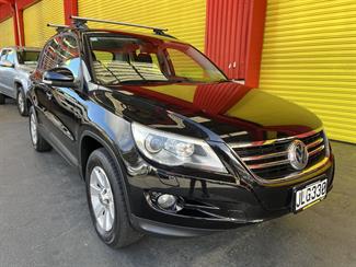 2010 Volkswagen Tiguan - Thumbnail