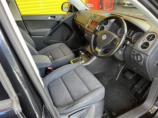 2010 Volkswagen Tiguan - Thumbnail