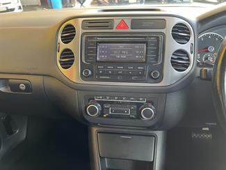 2010 Volkswagen Tiguan - Thumbnail