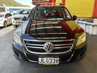 2010 Volkswagen Tiguan - Thumbnail