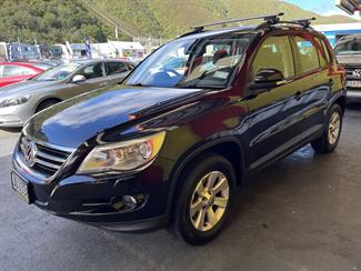 2010 Volkswagen Tiguan - Thumbnail