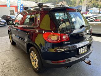 2010 Volkswagen Tiguan - Thumbnail