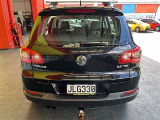 2010 Volkswagen Tiguan - Thumbnail