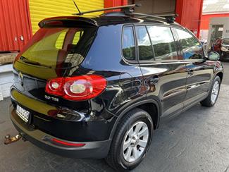 2010 Volkswagen Tiguan - Thumbnail