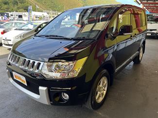 2014 Mitsubishi DELICA - Thumbnail