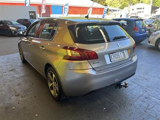 2017 Peugeot 308 - Thumbnail