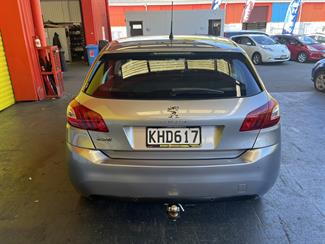 2017 Peugeot 308 - Thumbnail