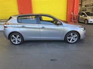 2017 Peugeot 308 - Thumbnail