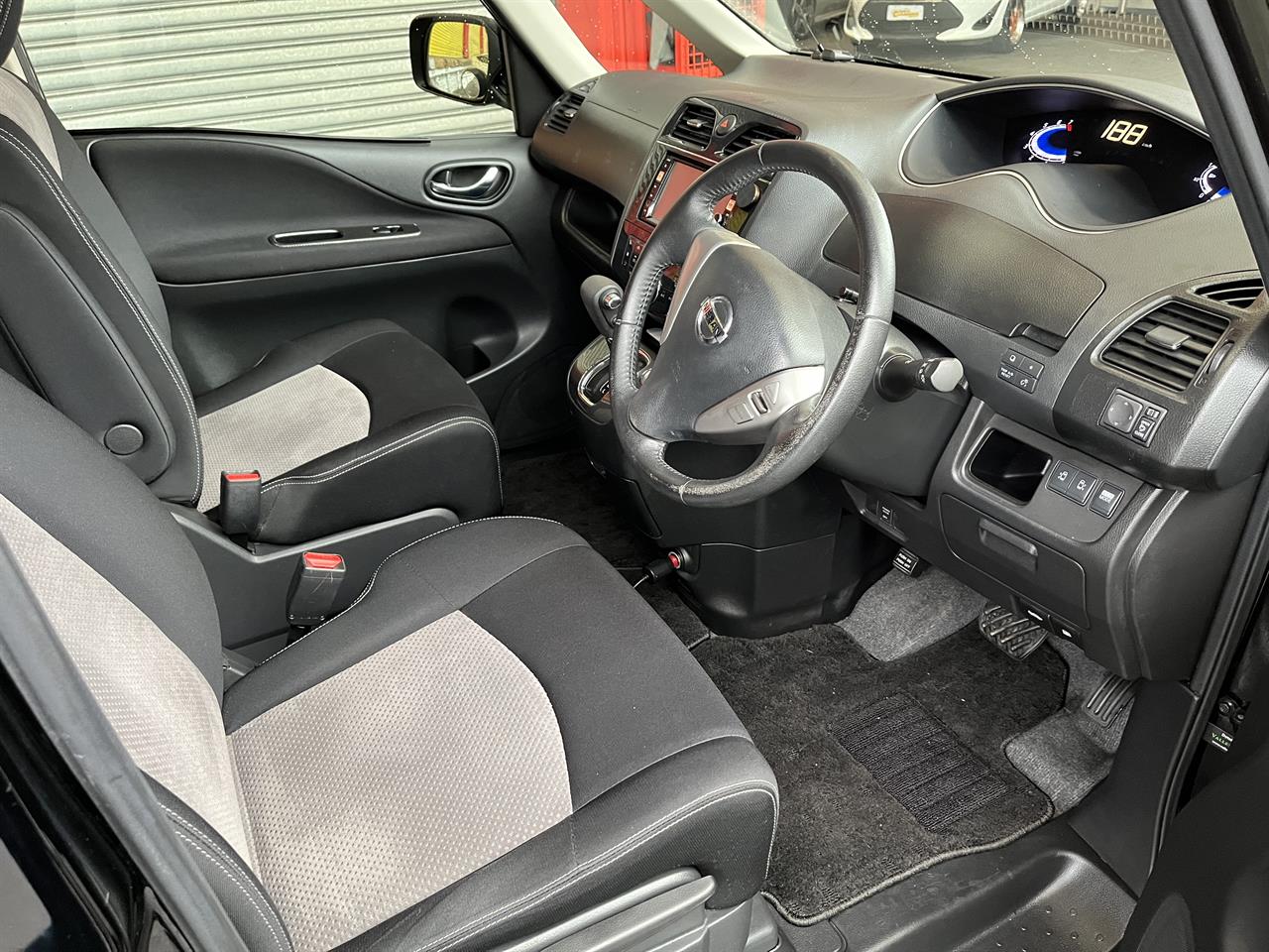 2012 Nissan Serena