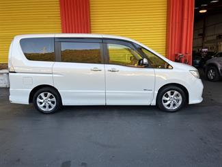 2013 Nissan Serena - Thumbnail