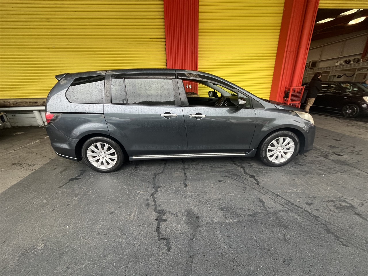 2009 Mazda MPV