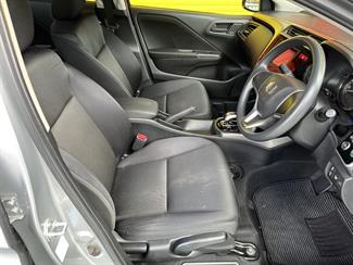 2016 Honda Grace - Thumbnail