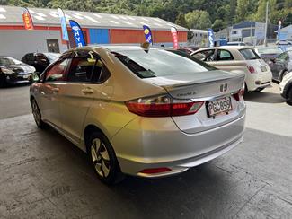 2016 Honda Grace - Thumbnail