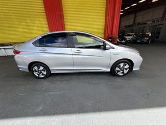 2016 Honda Grace - Thumbnail