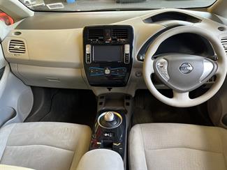 2011 Nissan LEAF - Thumbnail