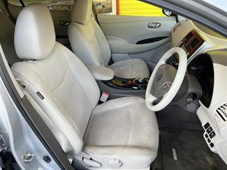 2011 Nissan LEAF - Thumbnail
