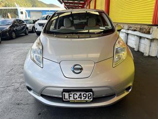 2011 Nissan LEAF - Thumbnail