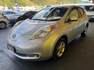 2011 Nissan LEAF - Thumbnail