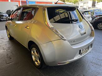 2011 Nissan LEAF - Thumbnail