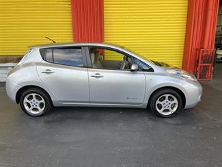 2011 Nissan LEAF - Thumbnail