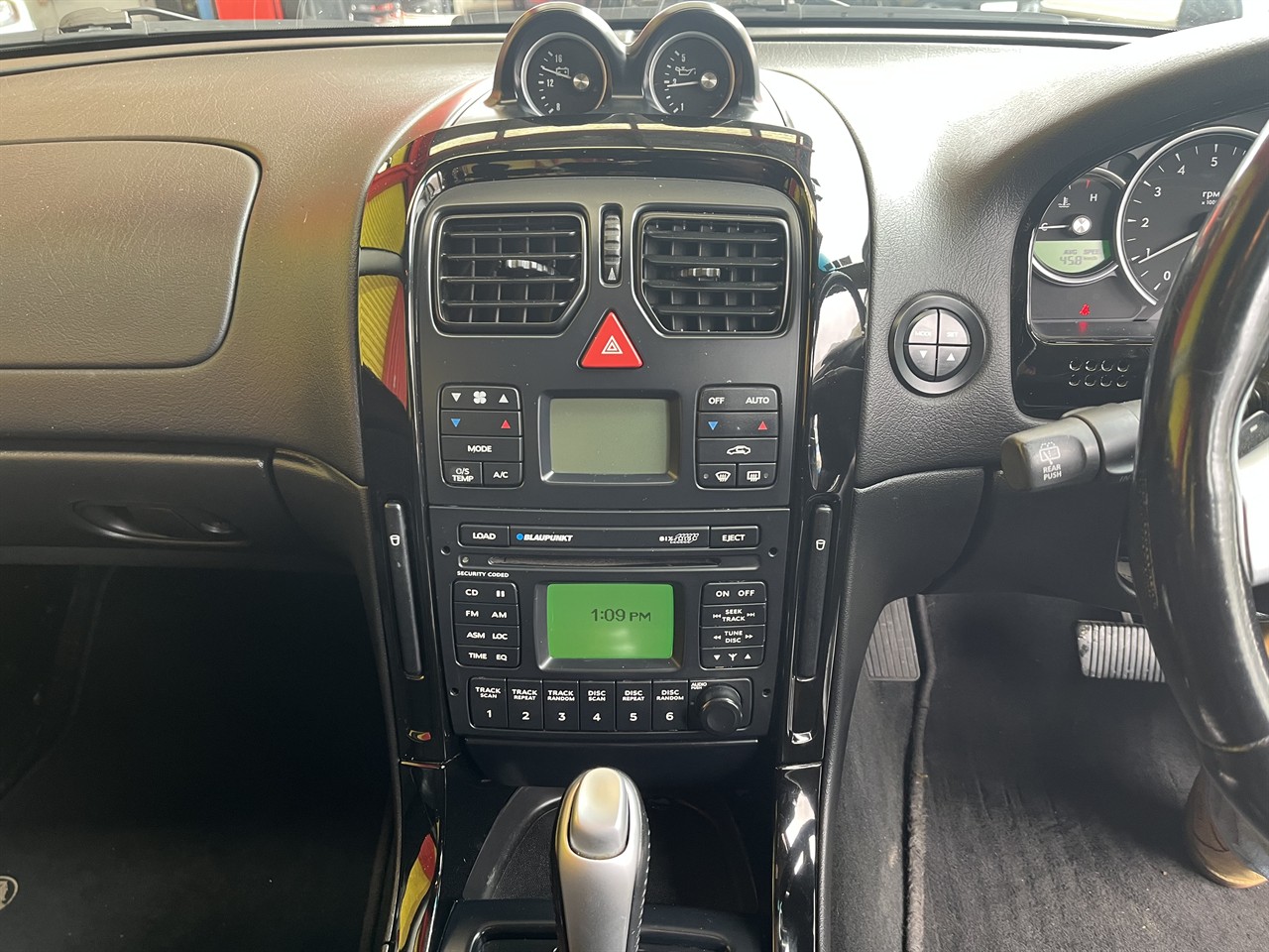 2005 Holden Adventra