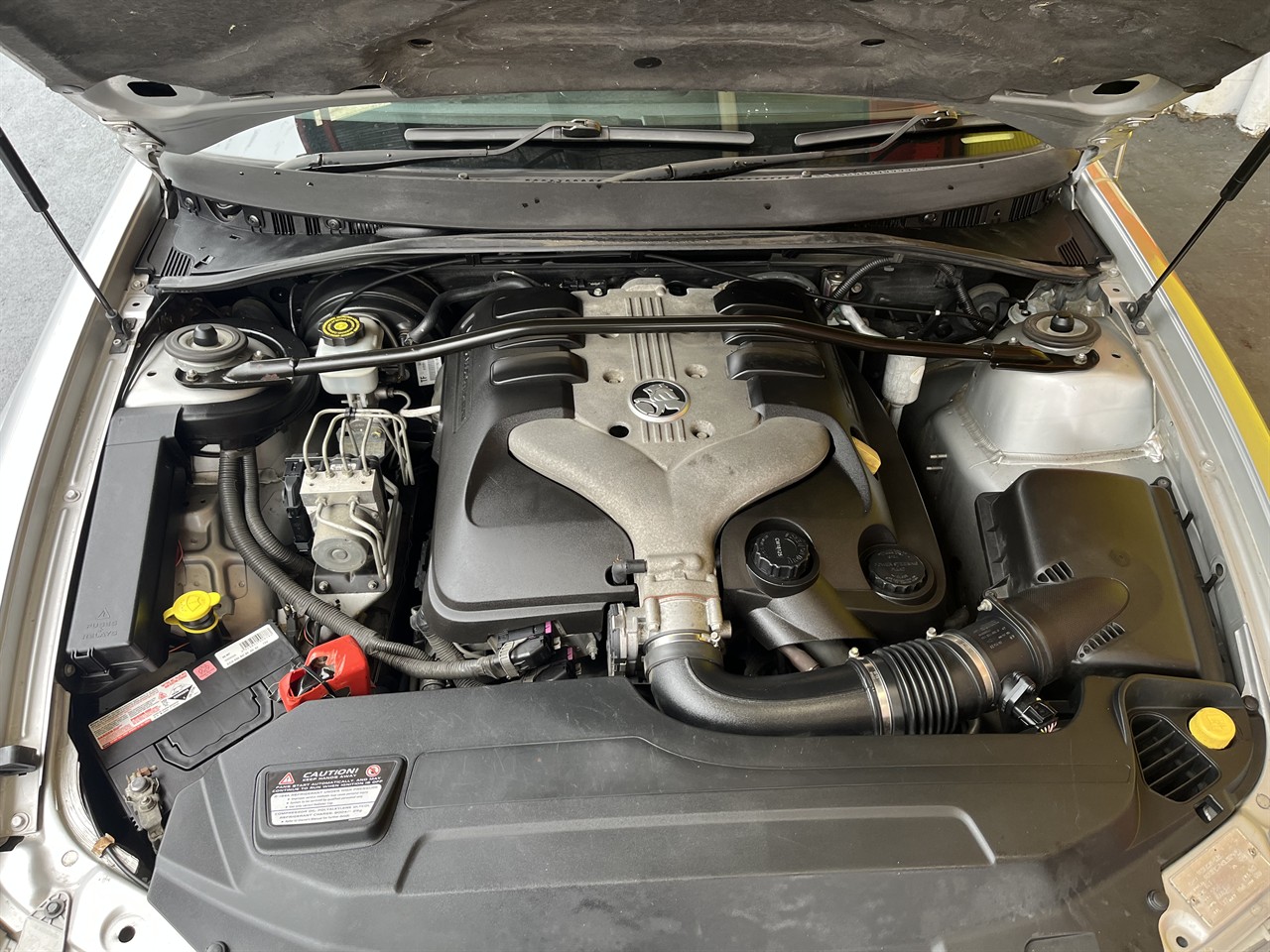 2005 Holden Adventra