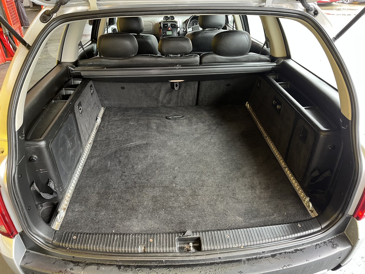 2005 Holden Adventra
