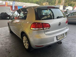 2010 Volkswagen Golf - Thumbnail