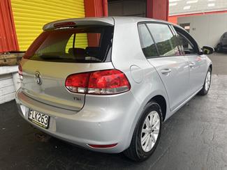 2010 Volkswagen Golf - Thumbnail
