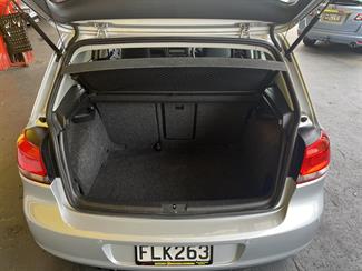 2010 Volkswagen Golf - Thumbnail