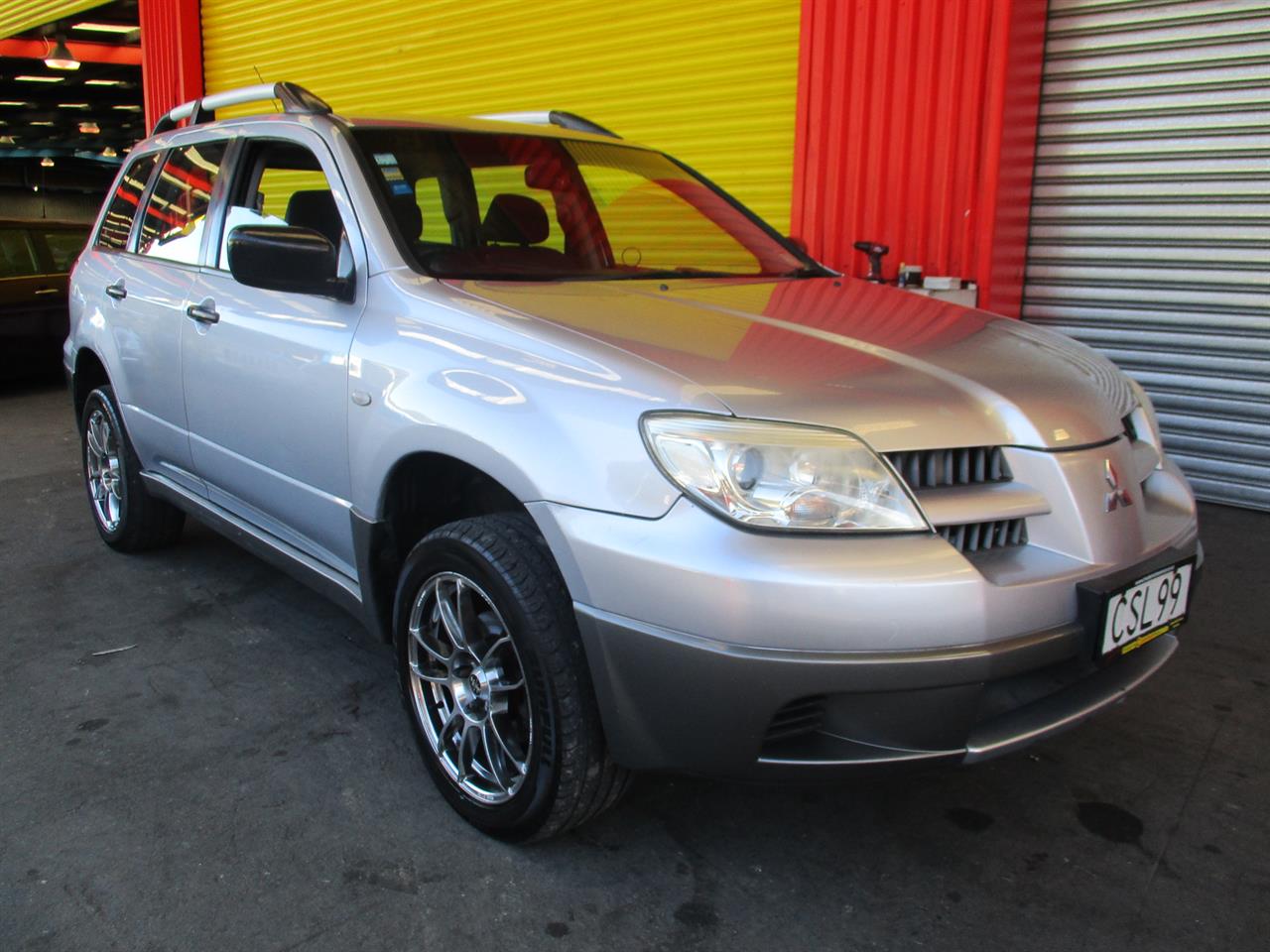 2005 Mitsubishi Airtrek