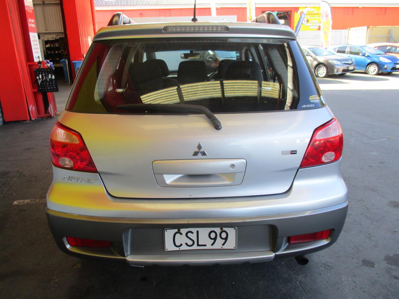 2005 Mitsubishi Airtrek