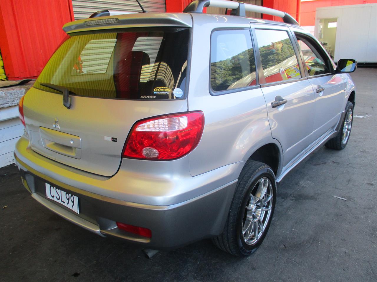 2005 Mitsubishi Airtrek