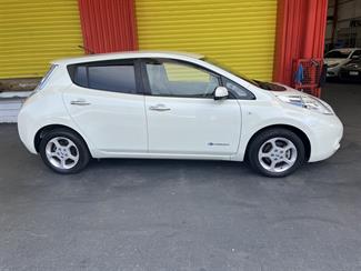 2012 Nissan LEAF - Thumbnail