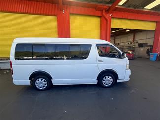 2013 Toyota Hiace - Thumbnail