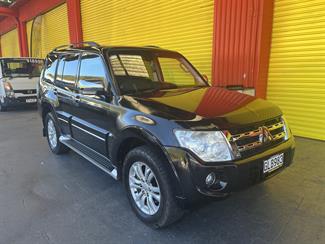 2012 Mitsubishi Pajero - Thumbnail